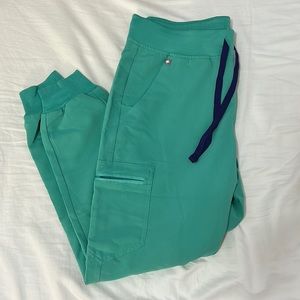 FIGS Women’s Zamora jogger scrub pants in size medium